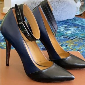 Black and Navy Coach Heels Sz 6